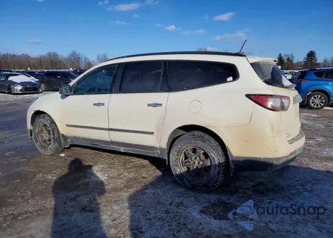 2015 Chevrolet Traverse Ls z USA, uszkodzony, nr VIN 1GNKVFKD5FJ326707